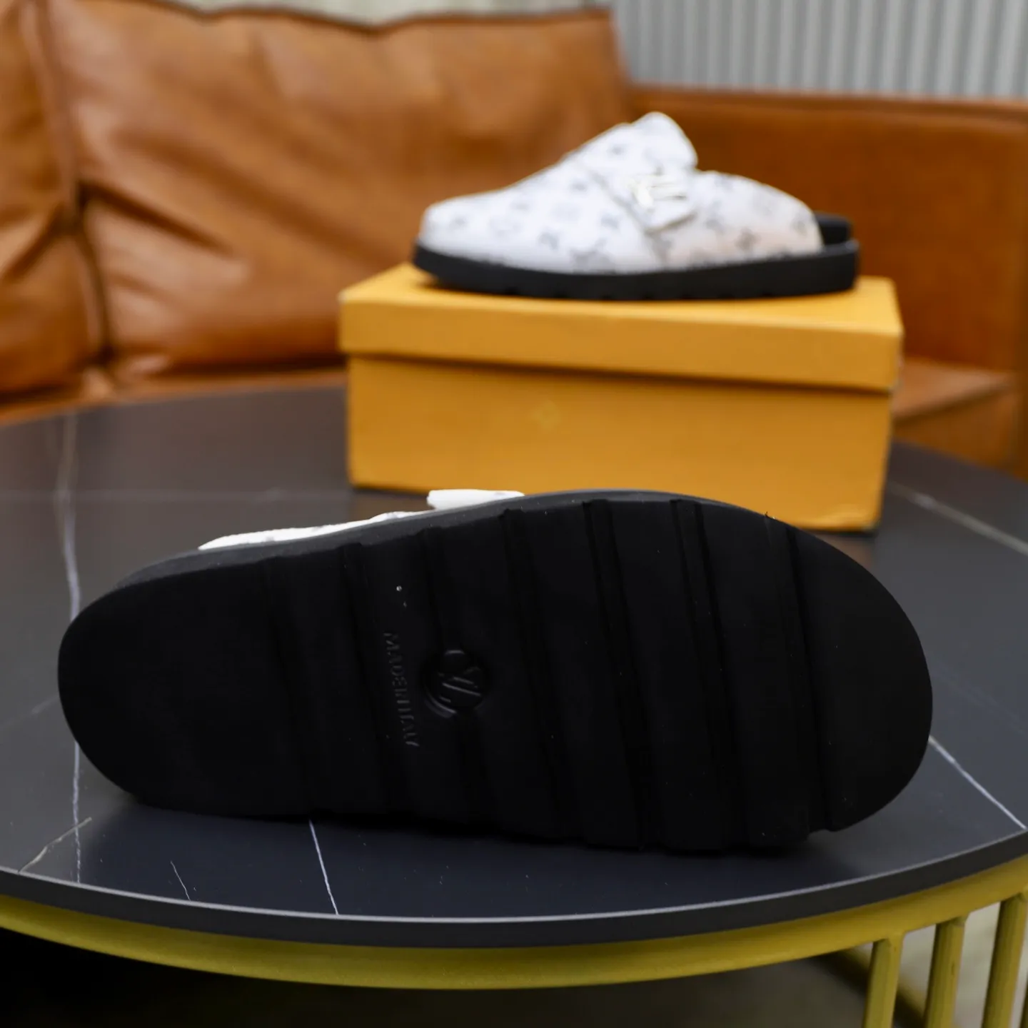 Ex-factory price 420💰 Lv. Popular men's slippers hot sale 🔥 🩴Official website one to one production 38-45 sizes 45 46 🉑️Customized!